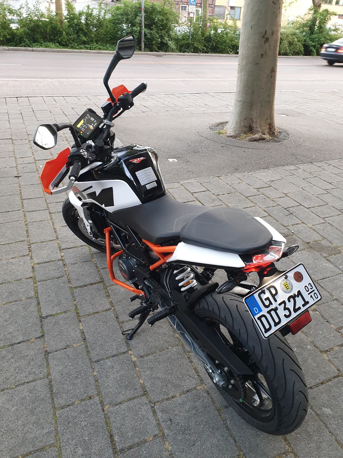 Black & White Fahrschule