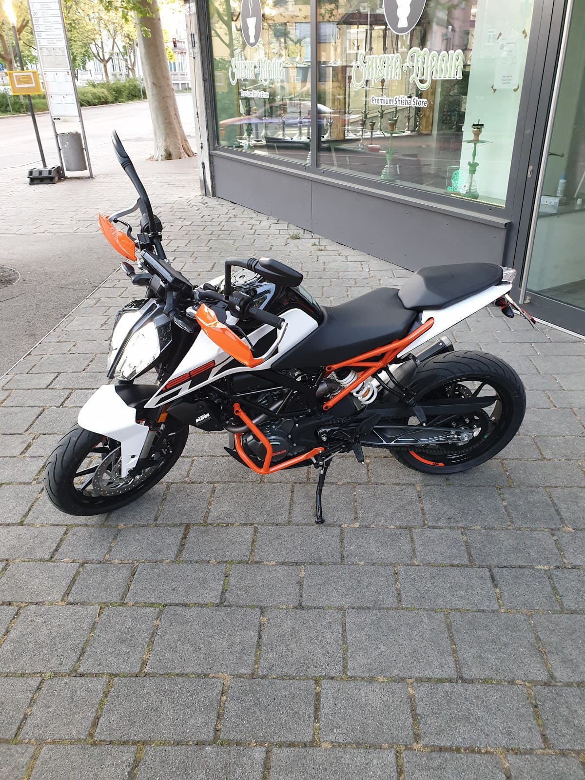 Black & White Fahrschule