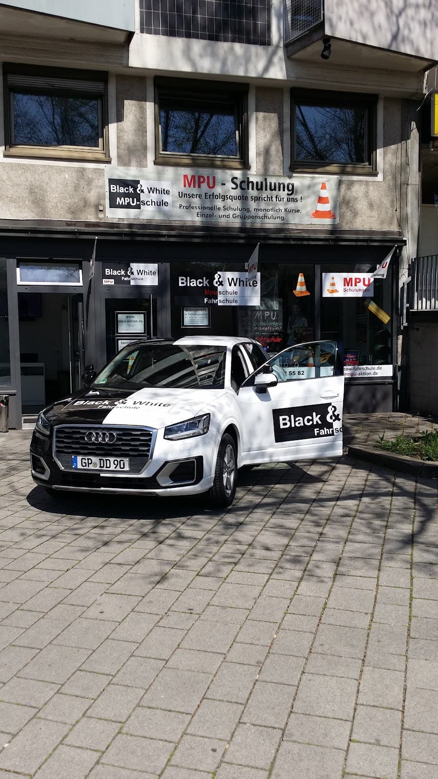 Black & White Fahrschule