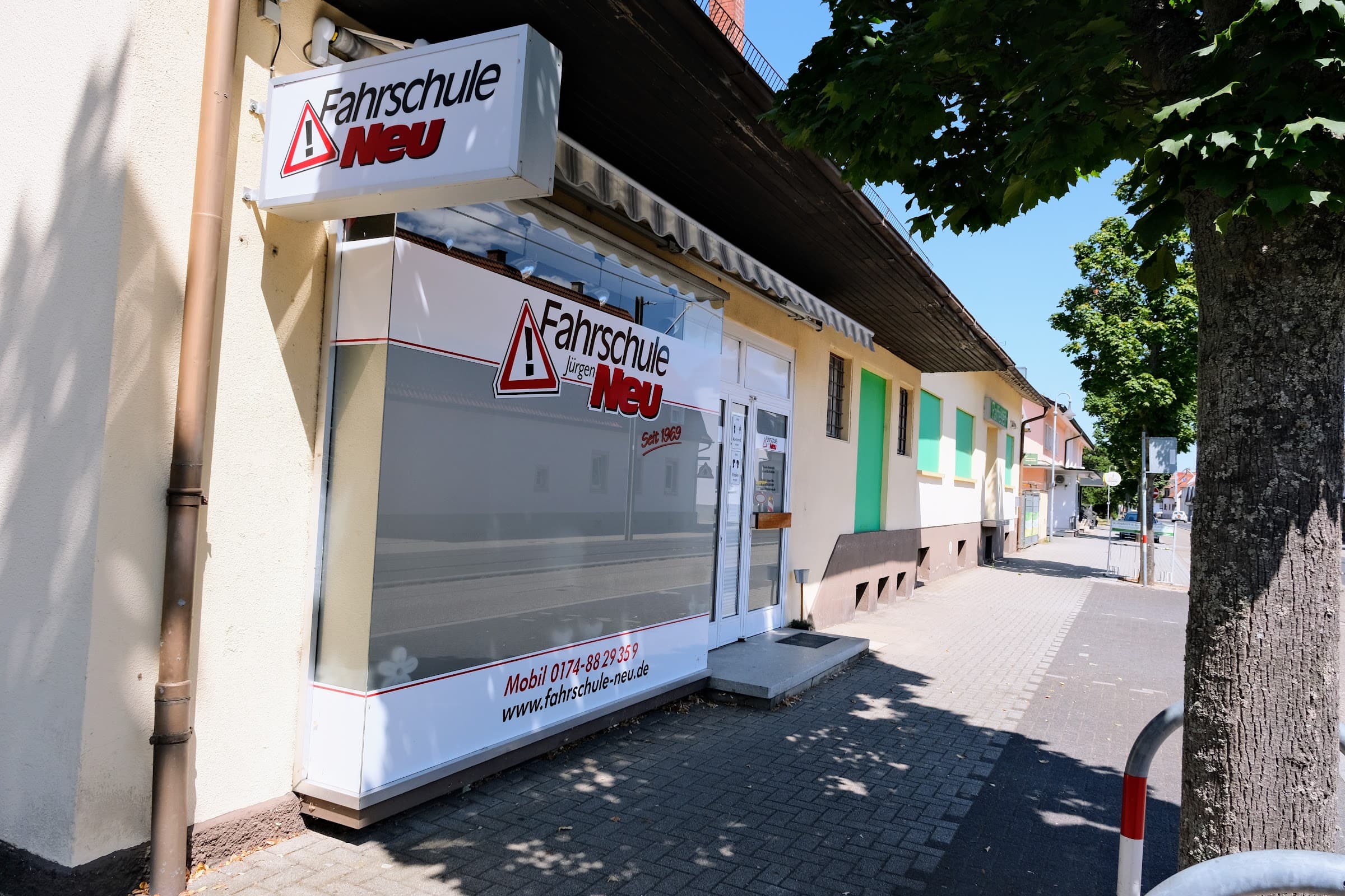 Fahrschule Neu
